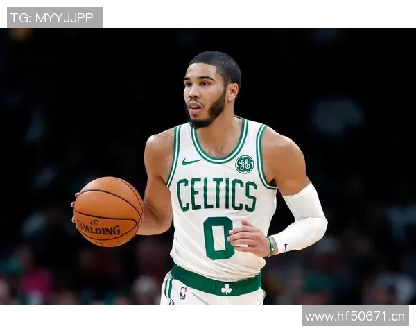 塔图姆被曝与当红女星传出绯闻引发热议 球迷与网友纷纷猜测关系真相 塔图姆被曝与当红女星传出绯闻引发热议 球迷与网友纷纷猜测关系真相